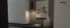 Un salon élégant avec des armoires blanches et des décorations, Nolte Living.