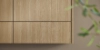 Holzschrank in einer modernen Küche mit Pflanzen im Vordergrund, Nolte Küchen.