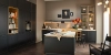 Cuisine moderne avec armoires sombres et îlot central de Nolte Kitchen.