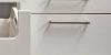 Armoires de cuisine blanches avec poignées modernes, de la collection exclusive NolteNeo de Nolte Kitchen.