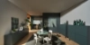 Ein modern eingerichtetes Wohnzimmer mit Esstisch und Schränken, dekoriert mit Pflanzen und Kunstwerken, Nolte Living.