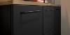 Elegante zwarte kast met houten blad en decor, passend bij Nolte Living.