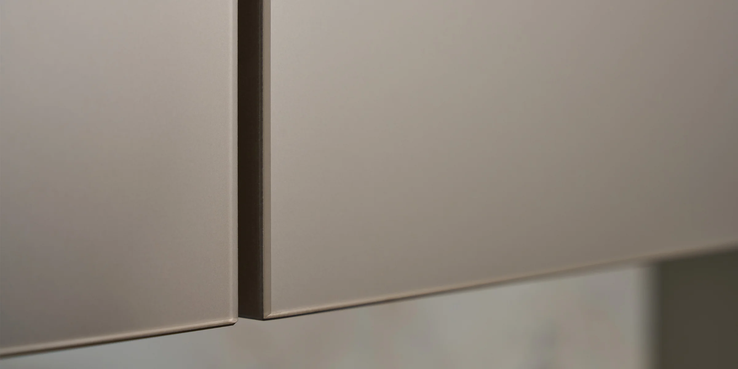 Primer plano de puertas de armario de cocina modernas, Nolte Küchen.