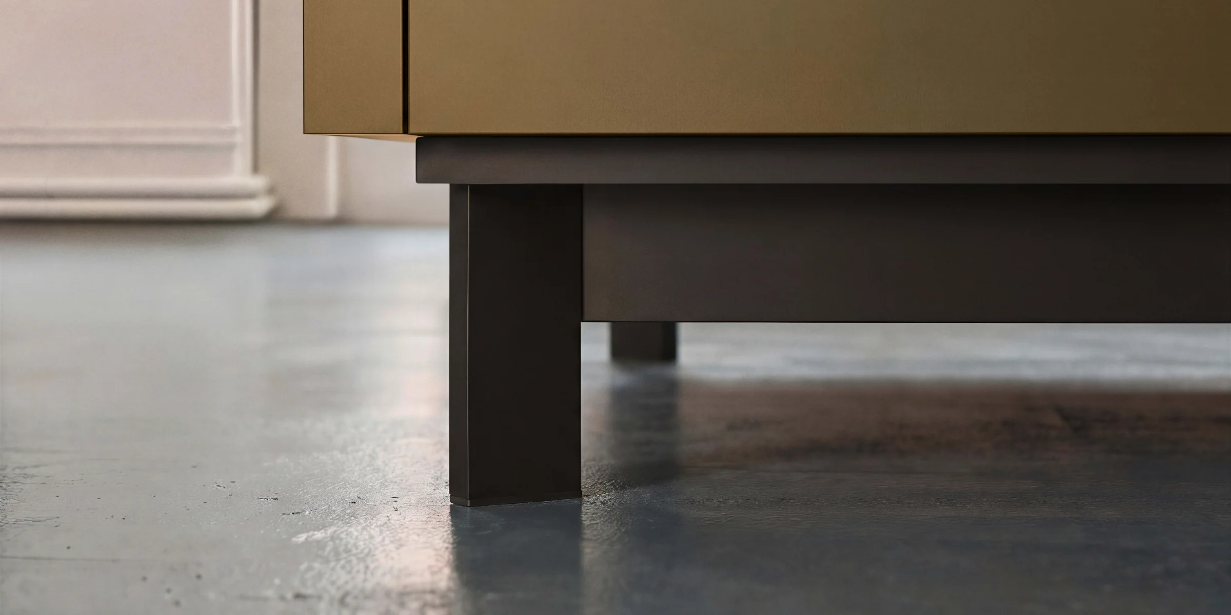 A modern kitchen cabinet stands on a shiny floor. Nolte Küchen.