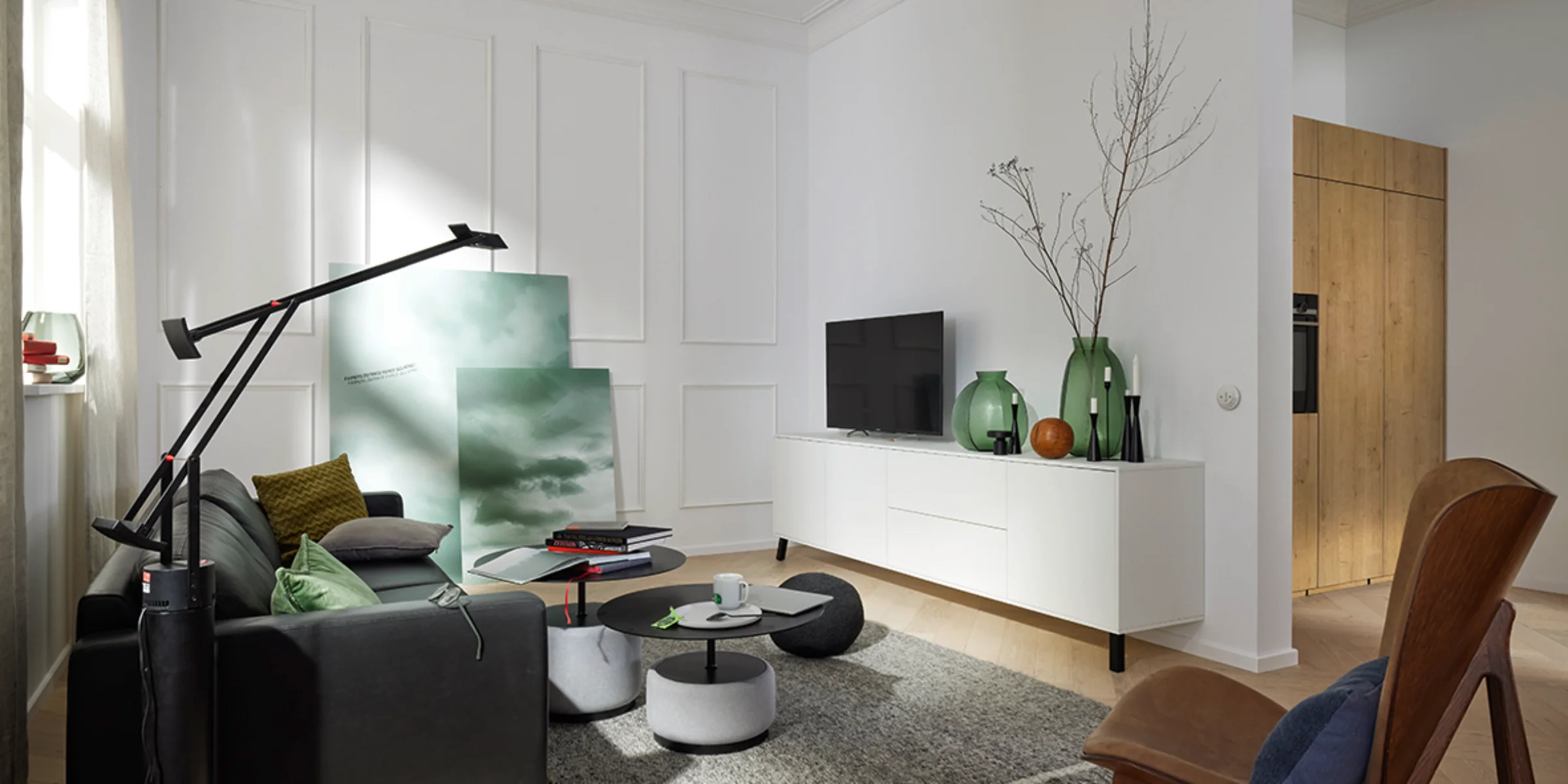 A modern living room with stylish furniture and decor, Nolte Living.