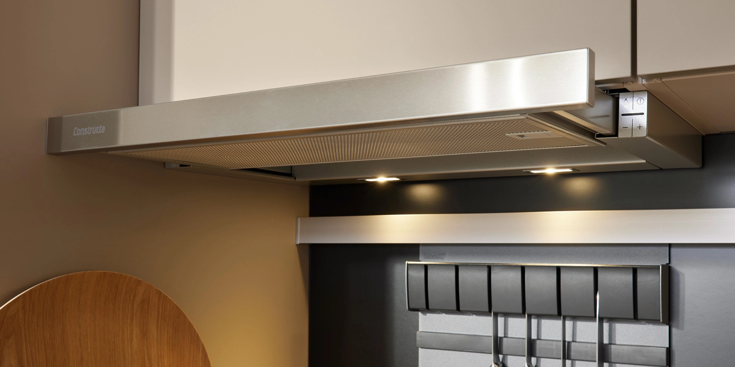 A modern kitchen unit with a range hood and knife holder, Nolte Kitchen.