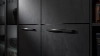 Façades pour la cuisine, la buanderie, le séjour ou la salle de bains. Nolte Küchen offre plus que des cuisines. Ici à voir le programme de façades MANHATTAN UNI avec le décor chêne noir avec poignées.