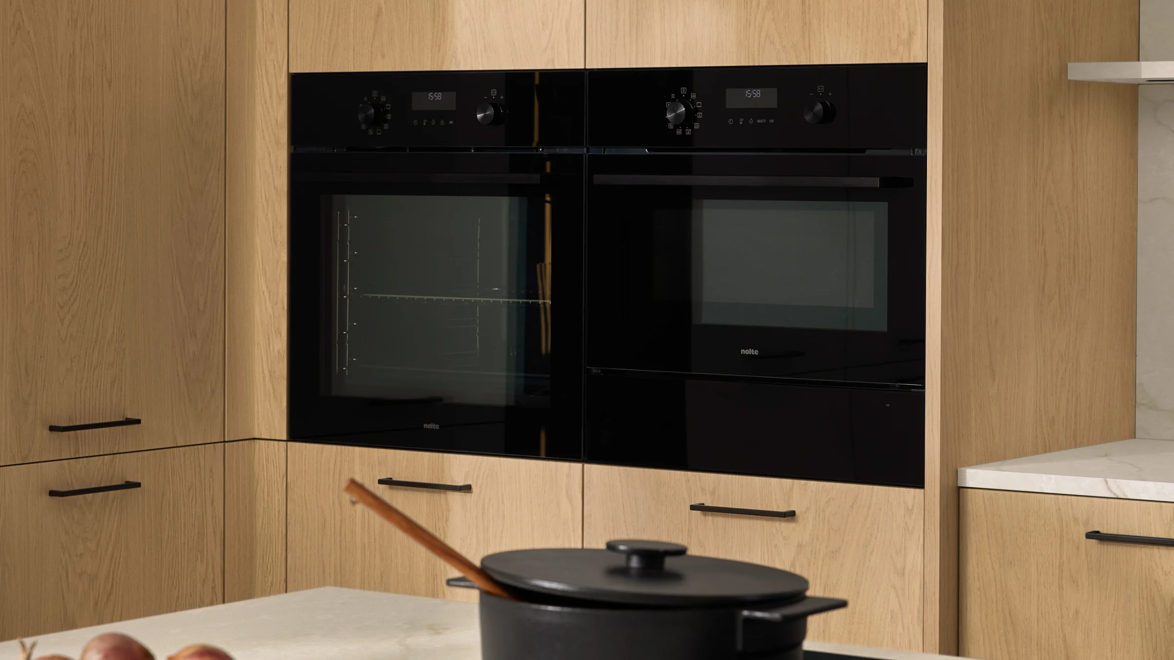 From appliances to sinks and faucets to small kitchen gadgets: Discover well-designed products for your everyday kitchen life that can be seamlessly integrated and work together in perfect harmony—down to the last detail—in a nolte kitchen.