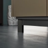 Une kitchenette au design moderne de Nolte Kitchen.