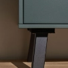 Un buffet moderne avec pieds en métal noir, partie de la collection Nolte Living.