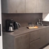 Cuisine moderne avec cafetière et bouilloire sur le plan de travail, Nolte Kitchen.