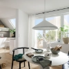 Ein moderner Wohnbereich mit Essplatz und Küche, mit Design von Nolte Living.