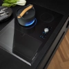 Une cuisine moderne avec plaque de cuisson et casserole, présentée par Nolte Kitchen.