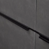 Façades de cuisine modernes grises avec poignées noires de Nolte Kitchen.