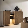 Ein modernes Sideboard mit Dekorationen steht in einem stilvollen Wohnzimmer, Nolte Küchen.