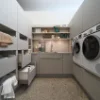 Ein moderner Hauswirtschaftsraum mit Waschmaschine und Trockner, gestaltet von Nolte Hauswirtschaftsräume.