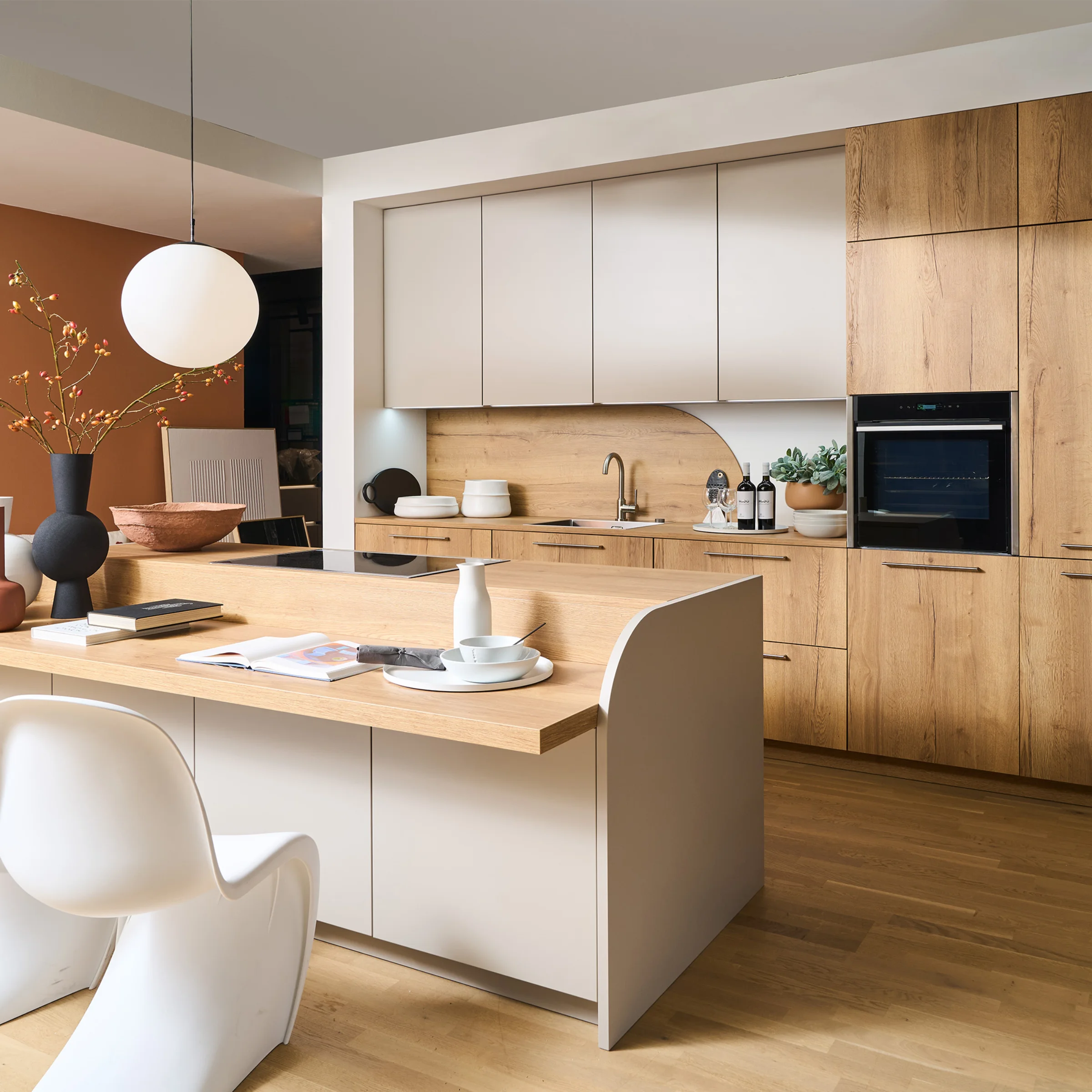 Studio_07_SOFT_LACK_76I_Greige_softmatt_ARTWOOD_22V_Eiche_Ventura_01_Griff-828