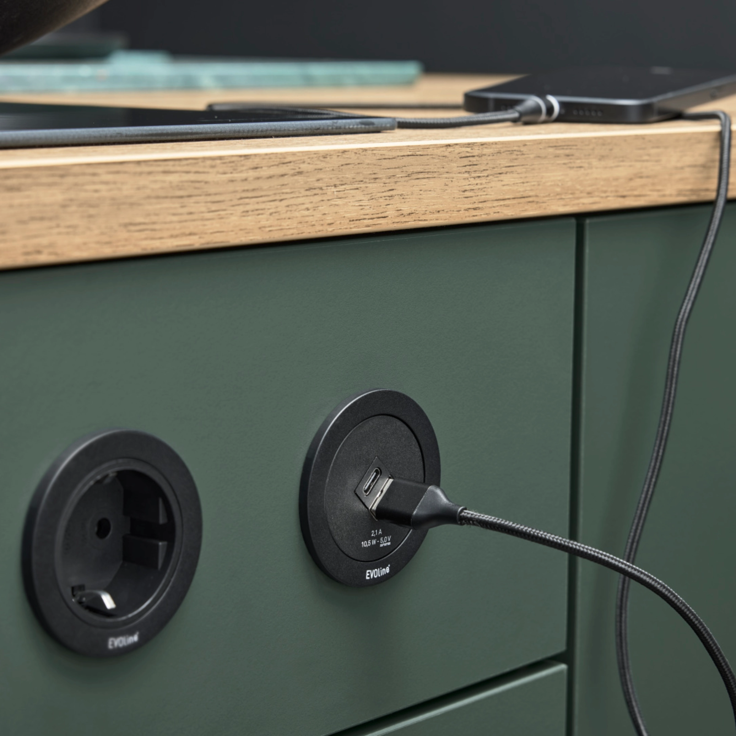Prises et stations de recharge dans la cuisine
