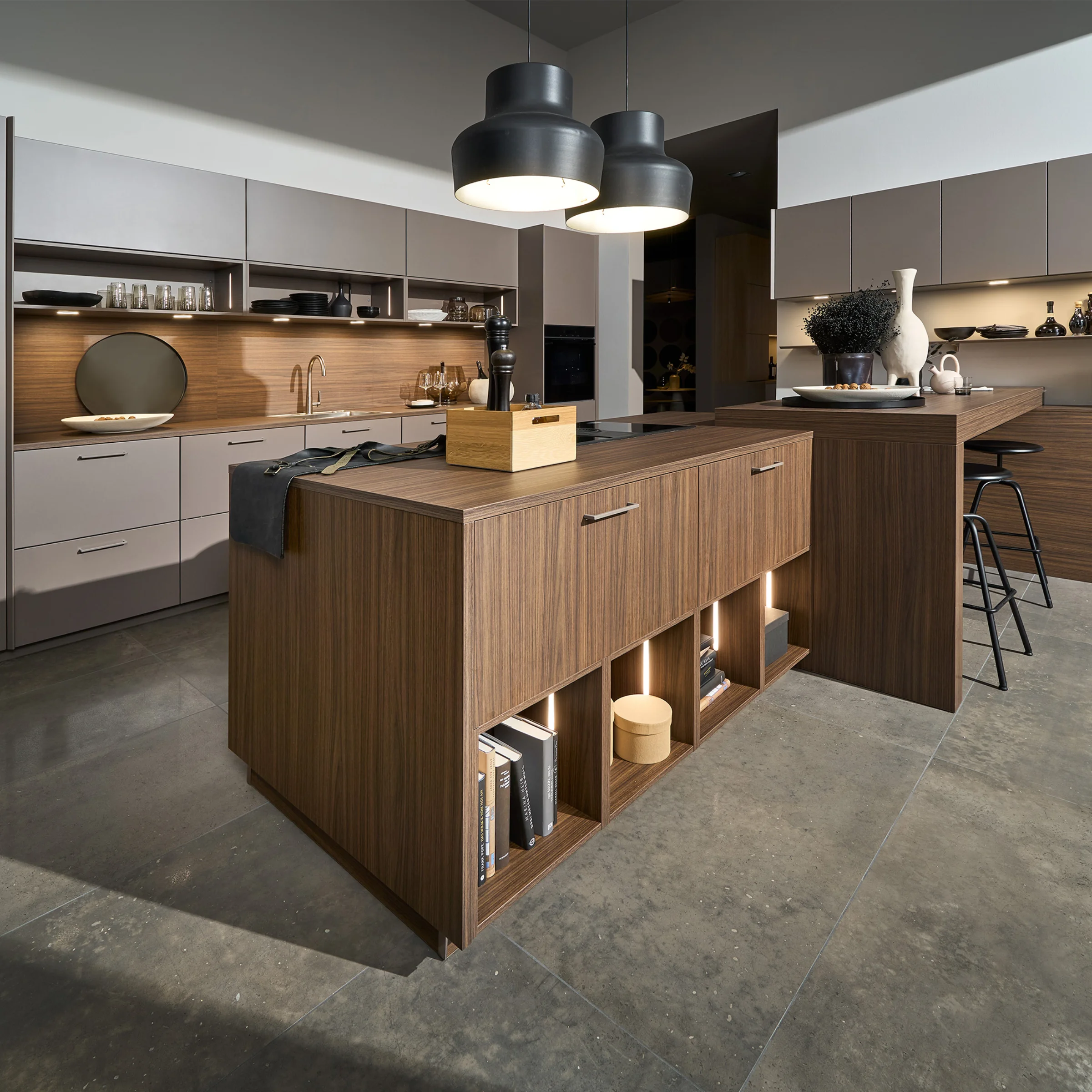 Cube_01_MANHATTAN_48W_Walnuss_Havanna_SOFT_LACK_769_Magma_softmatt_01