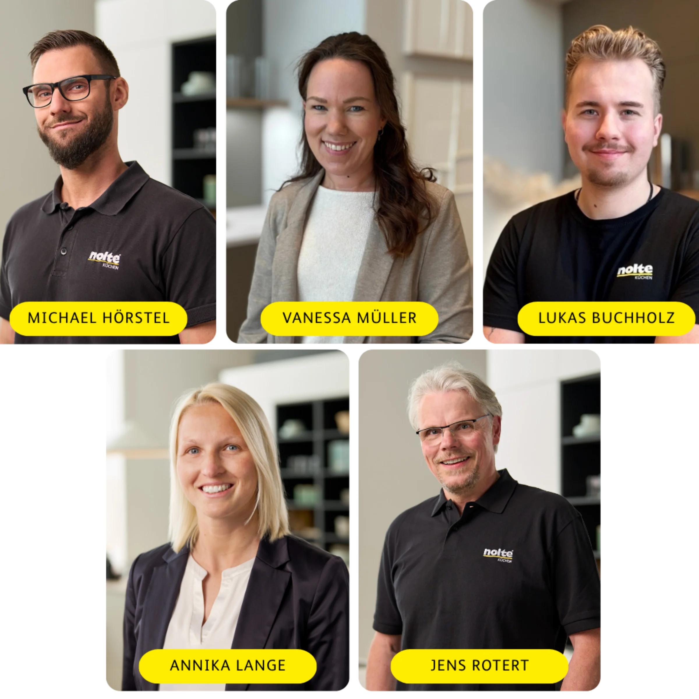 Cinque persone sorridono in una cucina moderna di Nolte Kitchen.