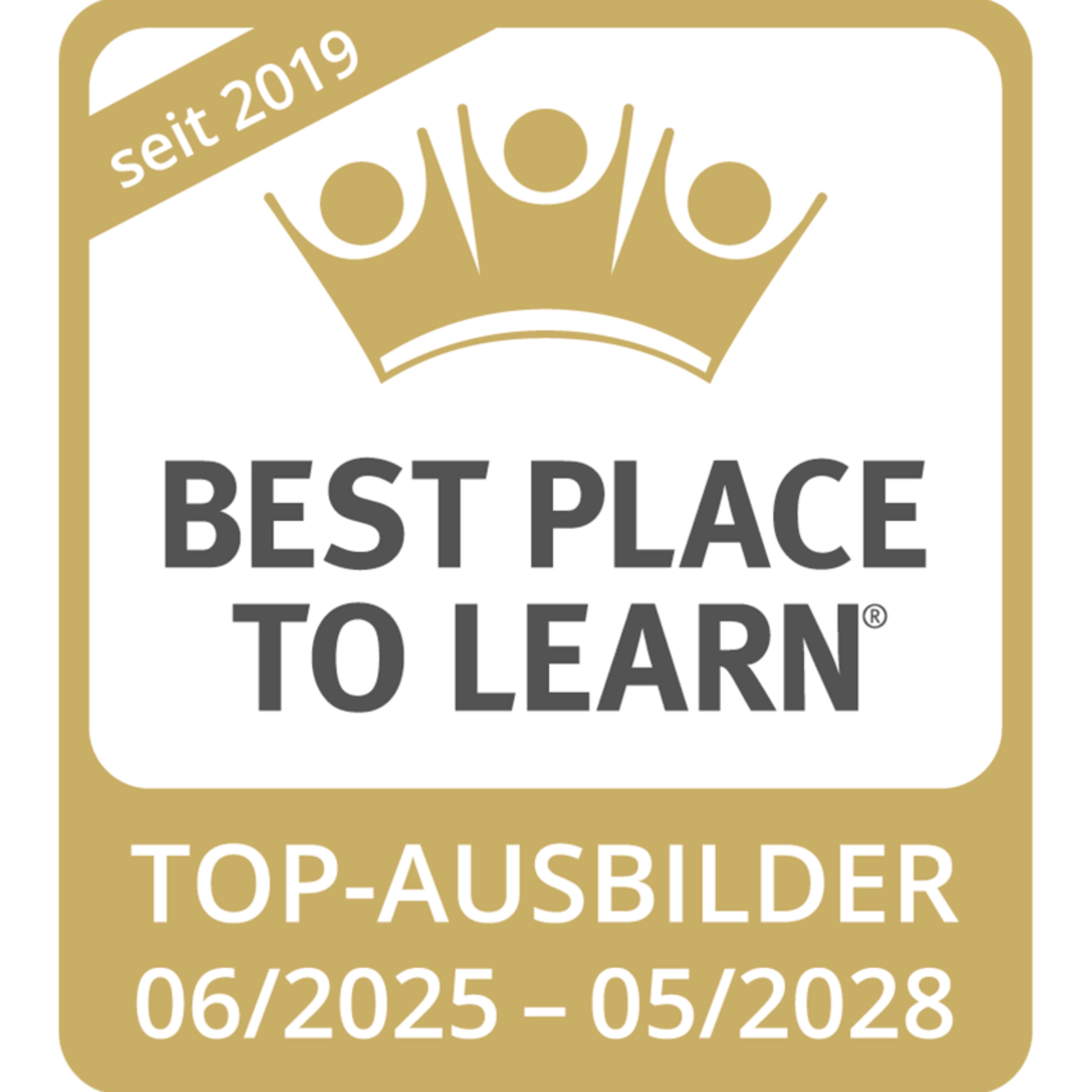 Ein goldfarbenes Emblem mit der Aufschrift "Best Place to Learn" und "Top-Ausbilder 06/2025 - 05/2028".