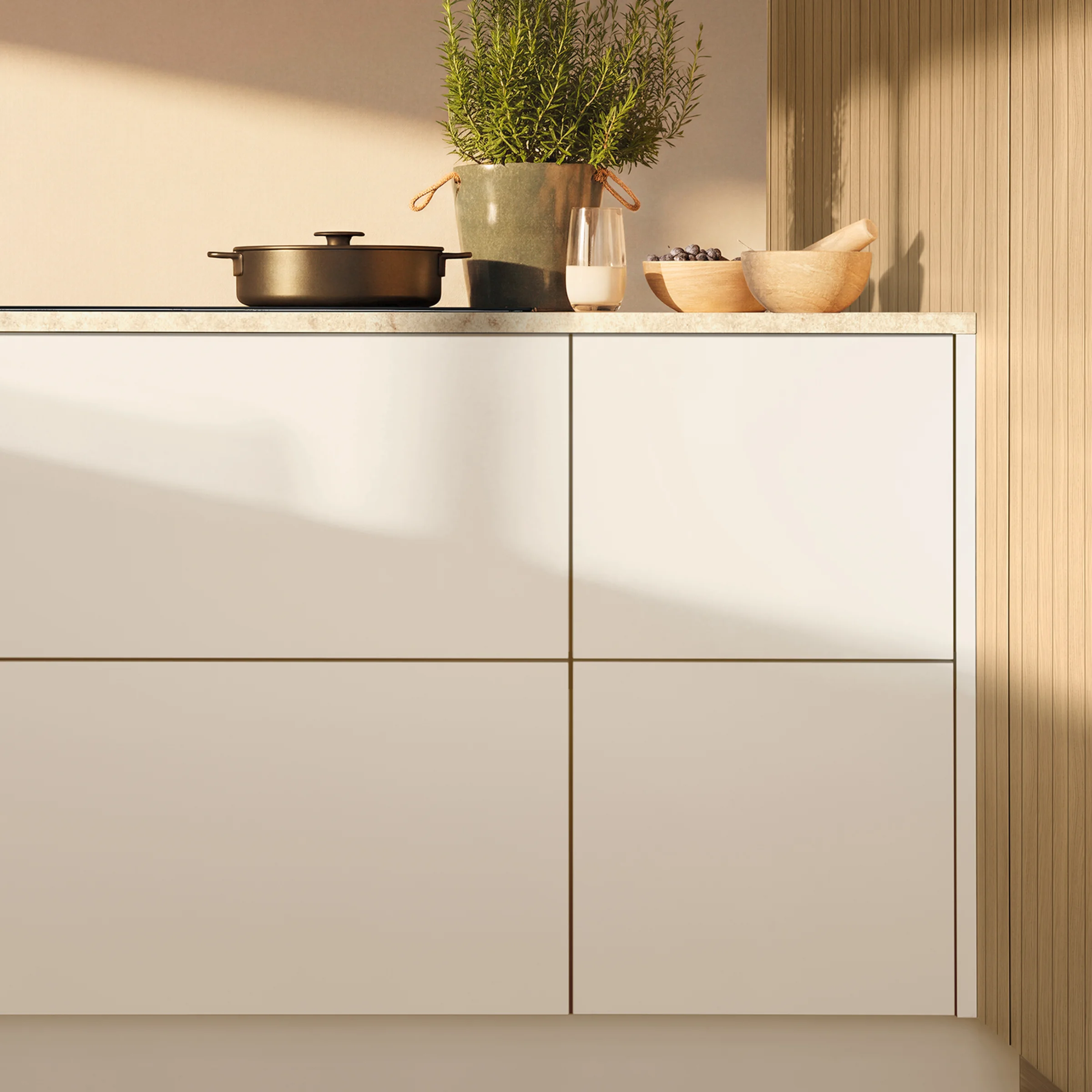 In der Küche steht ein moderner Schrank mit Kochutensilien. Nolte Küchen.