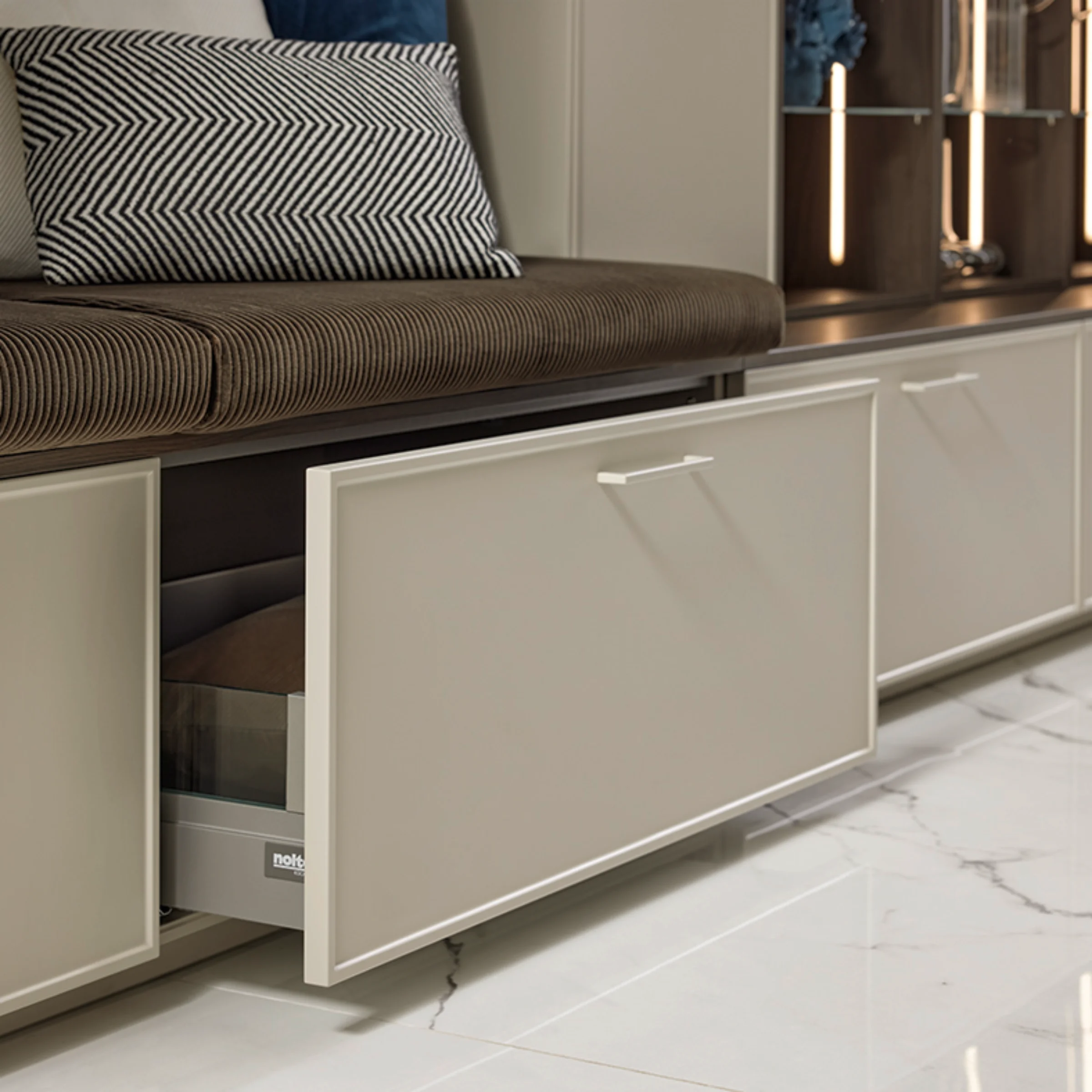 Wohnmöbel mit Sitzbank und Schubladen, stilvoll gestaltet. Nolte Living.