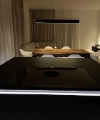 Un salon moderne avec table à manger et canapé au design élégant de Nolte Living.
