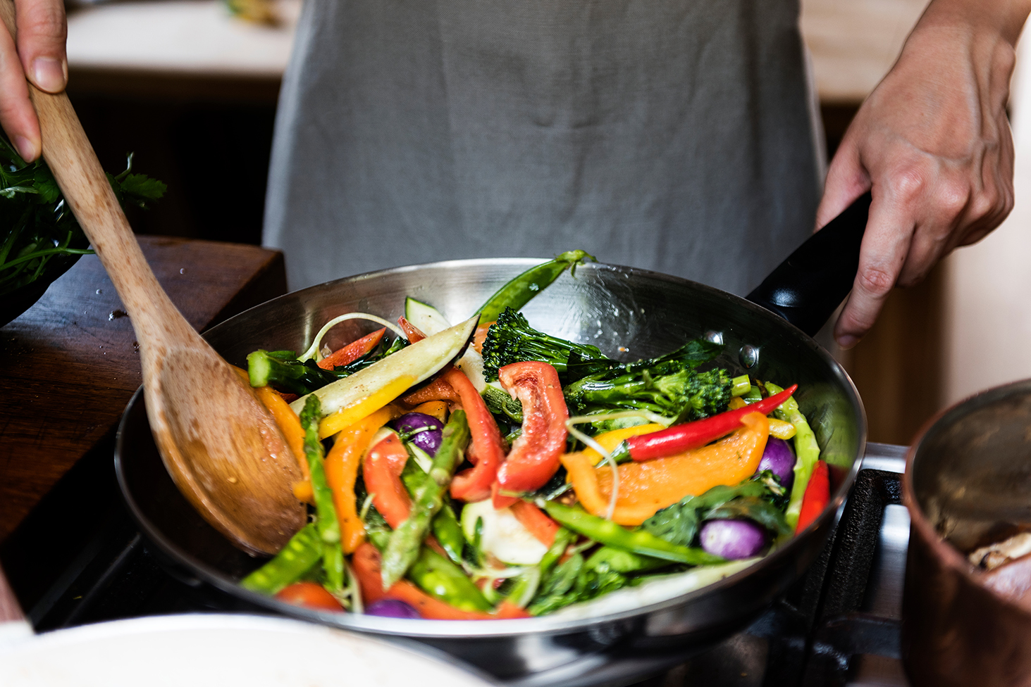 Saving energy while cooking: How everyone can do it!